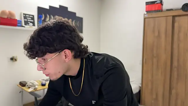 Kisan Smith online show from November 7, 2:00 am