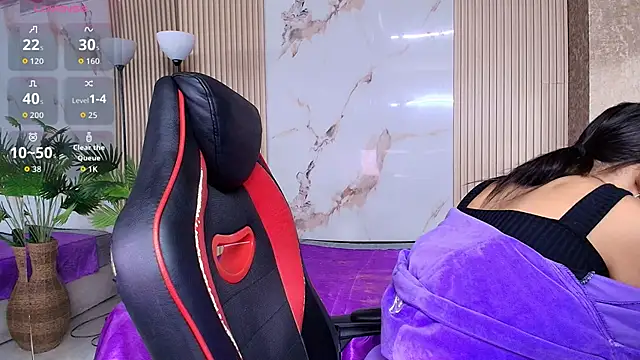 Juliet Nasty online show from December 1, 1:05 pm