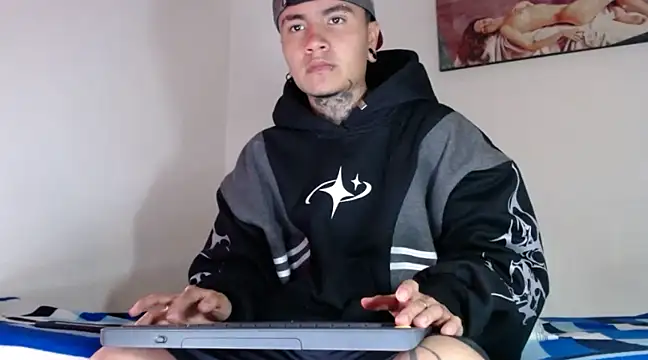 Snapshot of dannteftm chatting on December 25, 3:17 pm dannteftm online show from December 25, 3:17 pm