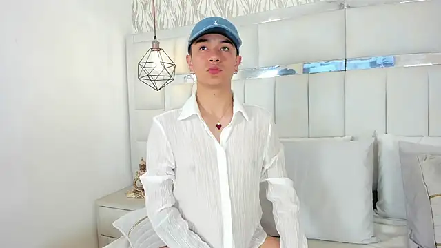 Snapshot of 1m_Joel chatting on November 14, 5:06 am 1m Joel online show from November 14, 5:06 am