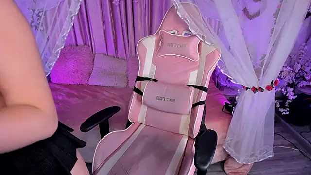 Snapshot of ino_yamanaka_ chatting on December 12, 12:59 am ino yamanaka online show from December 12, 12:59 am