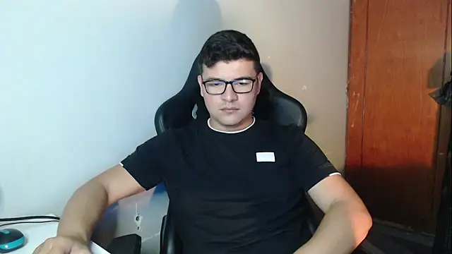 Plug Control online show from December 18, 5:19 pm