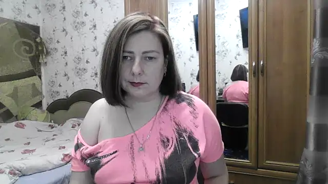 Snapshot of SophieNightAh chatting on November 28, 7:49 pm SophieNightAh online show from November 28, 7:49 pm