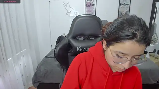 Amy joones online show from November 7, 12:38 pm