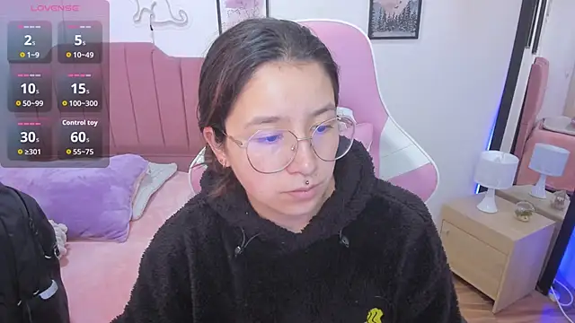 Amy joones online show from November 19, 2:06 pm