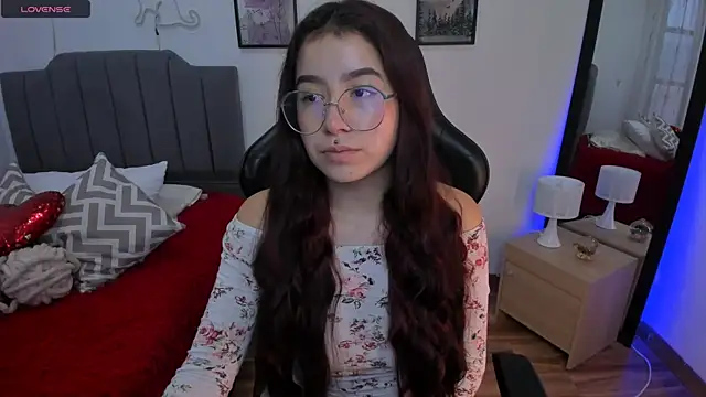 Snapshot of Amy_joones chatting on February 4, 12:11 pm Amy joones online show from February 4, 12:11 pm