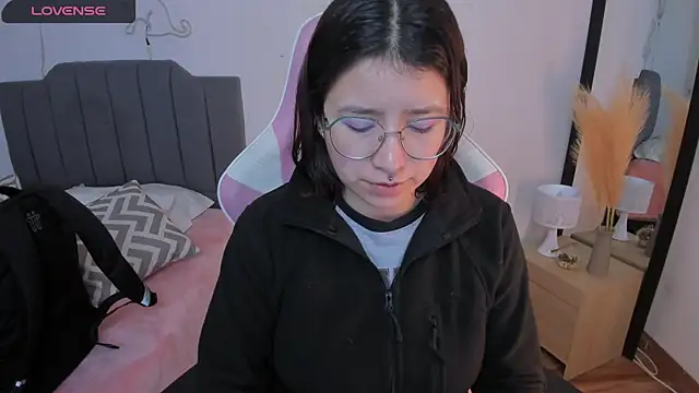 Amy joones online show from April 8, 11:10 am