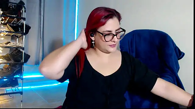 violetaredbitch online show from March 11, 5:27 am