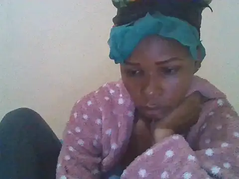 Snapshot of CharlotteDee chatting on October 19, 6:03 am CharlotteDee online show from October 19, 6:03 am