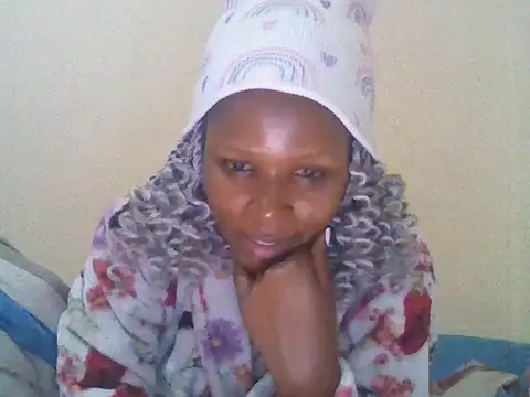 Snapshot of CharlotteDee chatting on October 31, 7:48 pm CharlotteDee online show from October 31, 7:48 pm