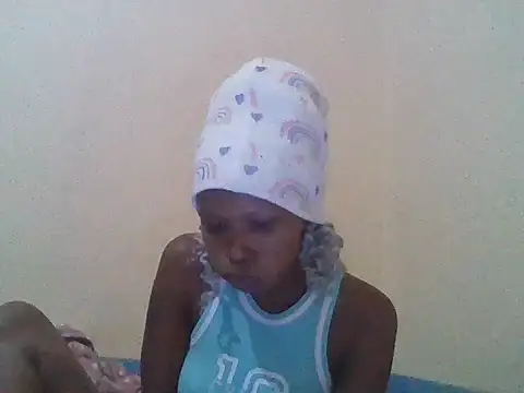 Snapshot of CharlotteDee chatting on November 2, 6:05 am CharlotteDee online show from November 2, 6:05 am