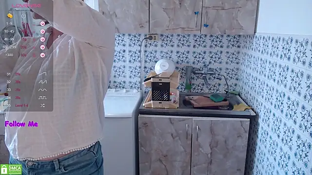 Snapshot of VerySweetKate111 chatting on February 10, 9:46 am VerySweetKate111 online show from February 10, 9:46 am