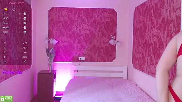 Snapshot of VerySweetKate111 chatting on February 14, 10:45 am VerySweetKate111 online show from February 14, 10:45 am