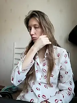 Snapshot of CatFerae chatting on January 18, 9:24 am CatFerae online show from January 18, 9:24 am