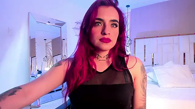 Snapshot of valeriee_millerr_ chatting on March 13, 6:23 pm valeriee millerr online show from March 13, 6:23 pm