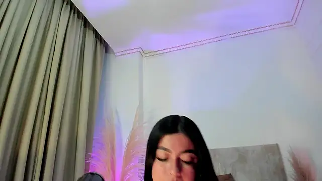 Snapshot of SiennaVidaal chatting on March 4, 6:29 pm SiennaVidaal online show from March 4, 6:29 pm