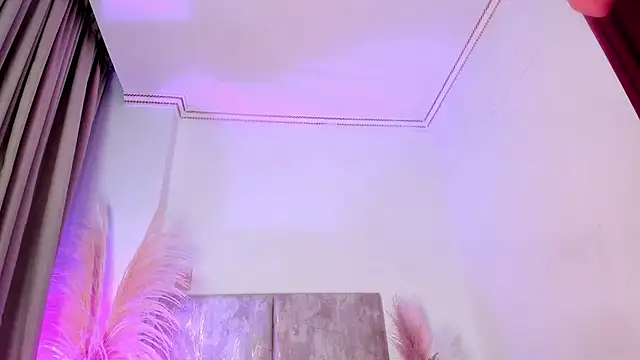 Snapshot of SiennaVidaal chatting on March 5, 12:38 am SiennaVidaal online show from March 5, 12:38 am