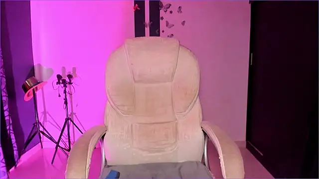 Snapshot of CandyLatinHott chatting on October 12, 9:14 pm CandyLatinHott online show from October 12, 9:14 pm