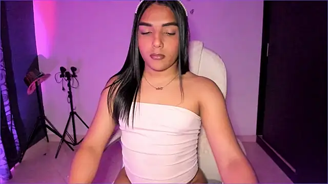 Snapshot of CandyLatinHott chatting on October 13, 11:16 pm CandyLatinHott online show from October 13, 11:16 pm