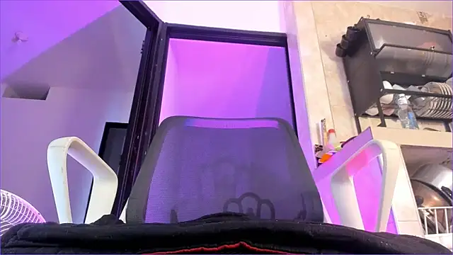 CandyLatinHott online show from March 16, 5:44 am