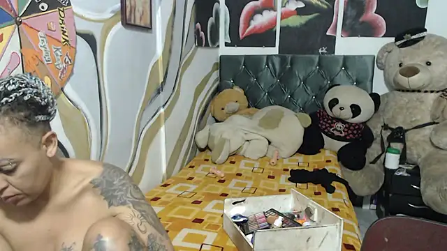 Snapshot of manzanahot9 chatting on November 18, 10:41 am manzanahot9 online show from November 18, 10:41 am