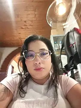 Snapshot of kitty_roouse chatting on May 1, 1:32 am kitty roouse online show from May 1, 1:32 am