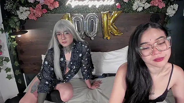 Snapshot of JadeyKhada chatting on December 2, 11:29 pm JadeyKhada online show from December 2, 11:29 pm