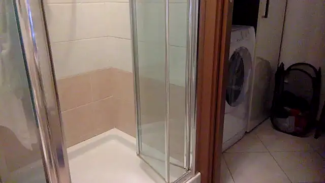 Snapshot of Gladiator_3 chatting on February 14, 12:03 pm Gladiator 3 online show from February 14, 12:03 pm