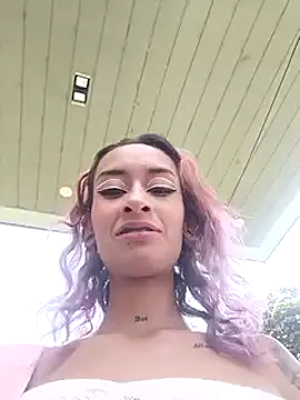 Snapshot of Rob_and_lizzy chatting on December 4, 6:06 pm Rob and lizzy online show from December 4, 6:06 pm