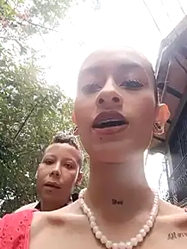 Snapshot of Rob_and_lizzy chatting on December 10, 1:22 pm Rob and lizzy online show from December 10, 1:22 pm