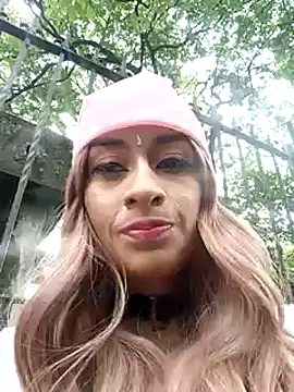 Snapshot of Rob_and_lizzy chatting on December 20, 2:16 pm Rob and lizzy online show from December 20, 2:16 pm