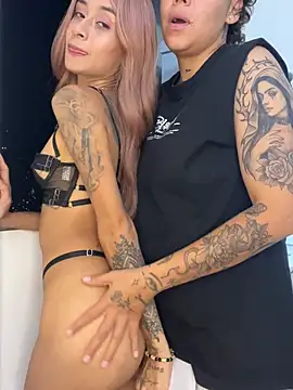 Snapshot of Rob_and_lizzy chatting on January 15, 4:28 am Rob and lizzy online show from January 15, 4:28 am