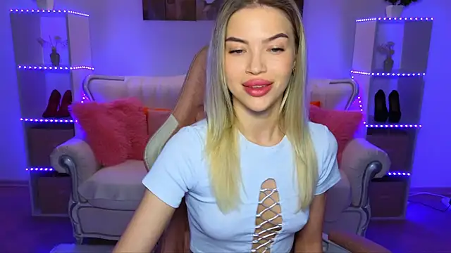 EmmyMills online show from November 15, 7:10 pm