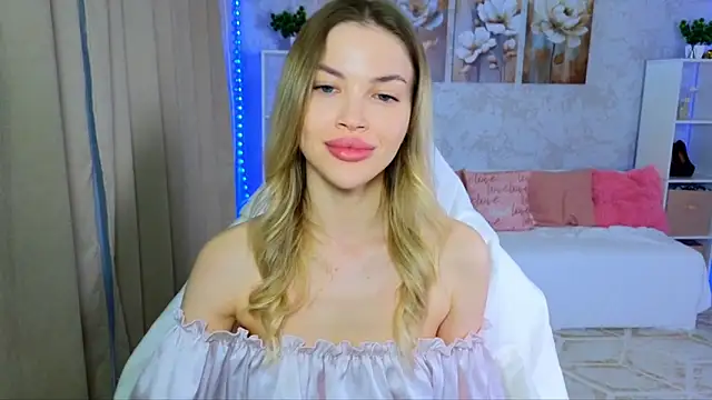 EmmyMills online show from March 25, 9:32 pm