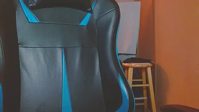 Snapshot of cosmicjones chatting on February 13, 11:17 am cosmicjones online show from February 13, 11:17 am