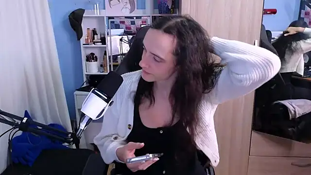 Snapshot of MemiKouki chatting on January 24, 9:05 pm MemiKouki online show from January 24, 9:05 pm