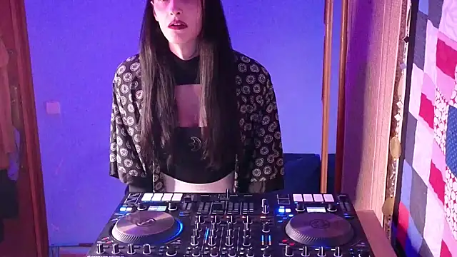 Snapshot of MemiKouki chatting on March 15, 7:48 pm MemiKouki online show from March 15, 7:48 pm