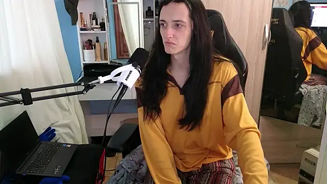 Snapshot of MemiKouki chatting on March 19, 4:45 pm MemiKouki online show from March 19, 4:45 pm