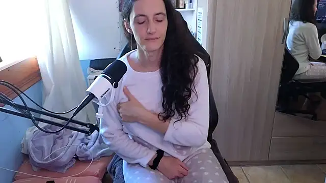 Snapshot of MemiKouki chatting on September 25, 2:32 pm MemiKouki online show from September 25, 2:32 pm