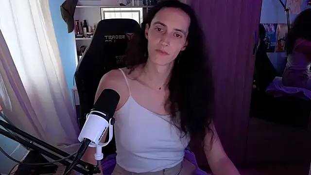 Snapshot of MemiKouki chatting on February 11, 4:34 pm MemiKouki online show from February 11, 4:34 pm