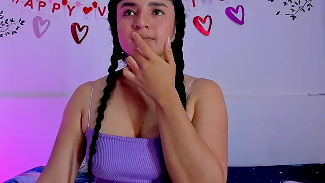 Snapshot of ayheleensexygirl1 chatting on February 18, 9:22 pm ayheleensexygirl1 online show from February 18, 9:22 pm