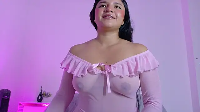 Snapshot of ayheleensexygirl1 chatting on June 13, 8:40 pm ayheleensexygirl1 online show from June 13, 8:40 pm