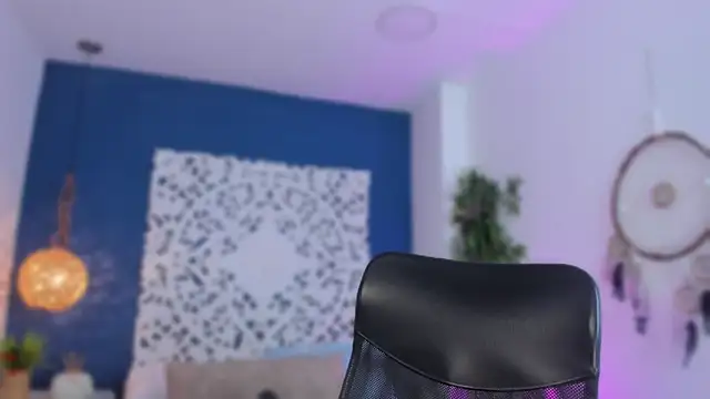 Snapshot of BellaHarllow chatting on February 19, 7:21 pm BellaHarllow online show from February 19, 7:21 pm