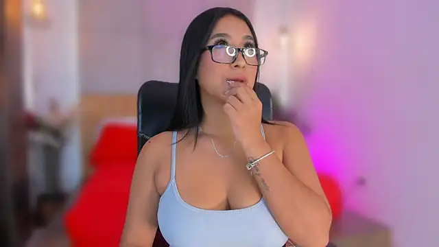 Snapshot of BellaHarllow chatting on February 23, 7:55 pm BellaHarllow online show from February 23, 7:55 pm