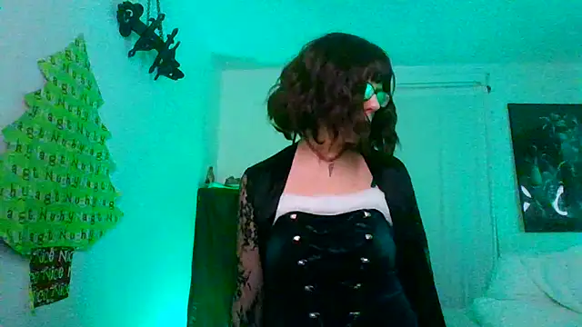 Snapshot of SaraDesirexo chatting on December 26, 3:06 am SaraDesirexo online show from December 26, 3:06 am
