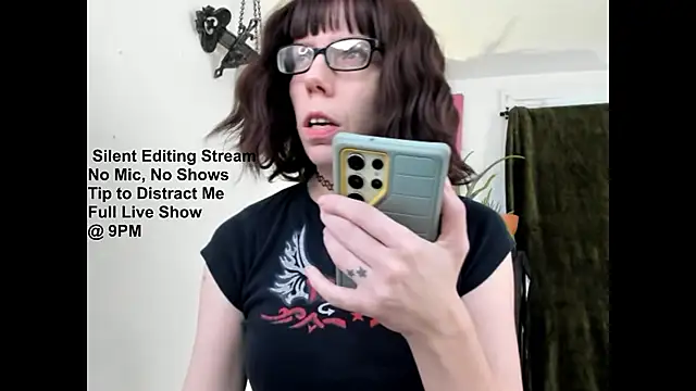 Snapshot of SaraDesirexo chatting on February 8, 8:53 pm SaraDesirexo online show from February 8, 8:53 pm