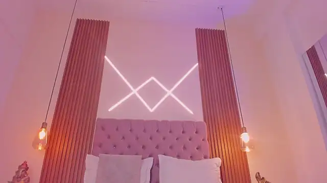 Sophia turneer online show from April 5, 8:00 am