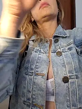 Snapshot of FREYJA- chatting on March 29, 8:20 pm FREYJA- online show from March 29, 8:20 pm