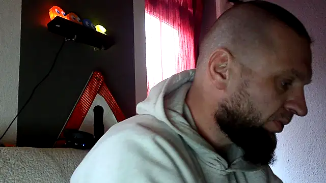 Snapshot of donhulio482 chatting on March 1, 8:56 am donhulio482 online show from March 1, 8:56 am