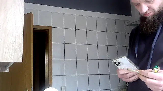 Snapshot of donhulio482 chatting on December 5, 1:31 pm donhulio482 online show from December 5, 1:31 pm